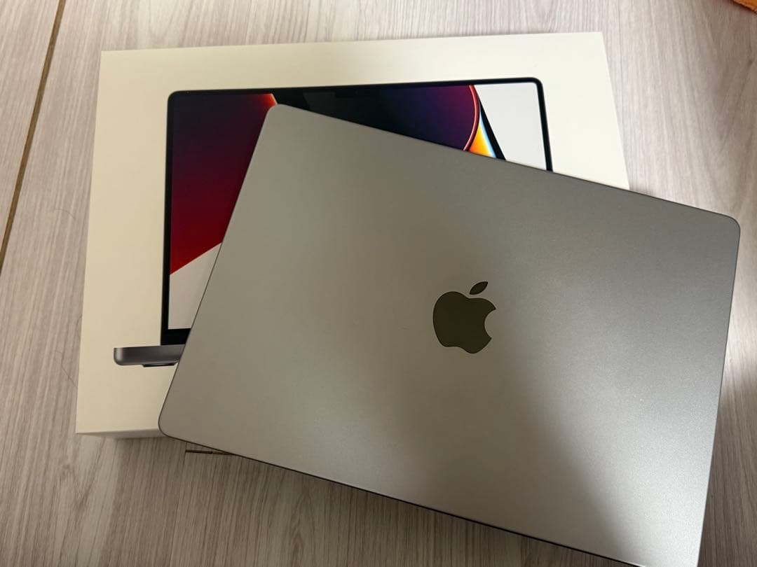MacBook Pro 14インチ 16GBユニファイドメモリ512GB SSD 4549995548624.jpg